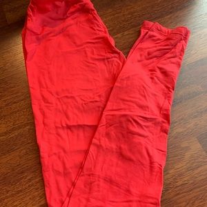 LulaRoe Raspberry colored OS leggings